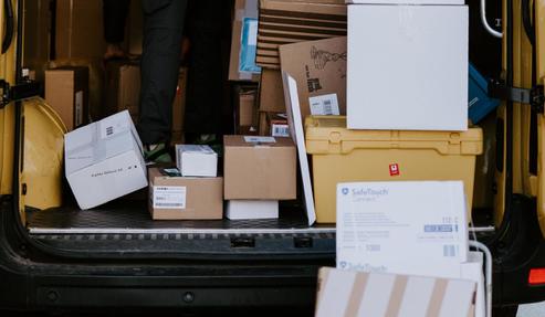 Wat er op een vrachtbrief moet staan in geval van levering van pakjes aan huis is duidelijk.